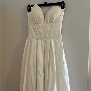 Elegant White Strapless Dress